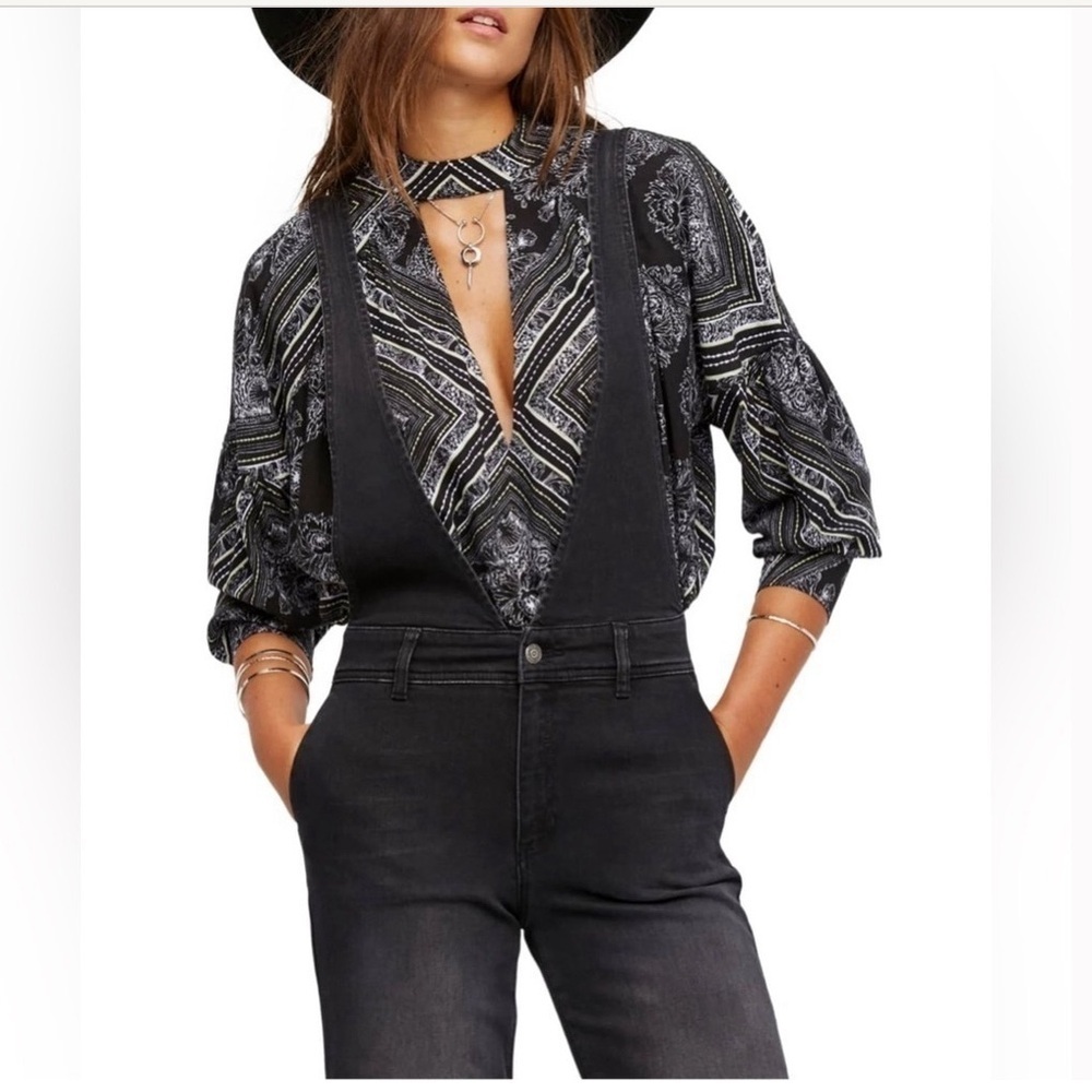 Free People black walking on a dream floral tunic size XS